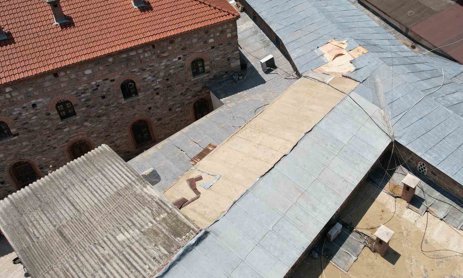 BURSA TARİHİ KAPALI ÇARŞI’NIN BİR BÖLÜMÜNÜ OLUŞTURAN YORGANCILAR ÇARŞISI’NIN ÇATISINI