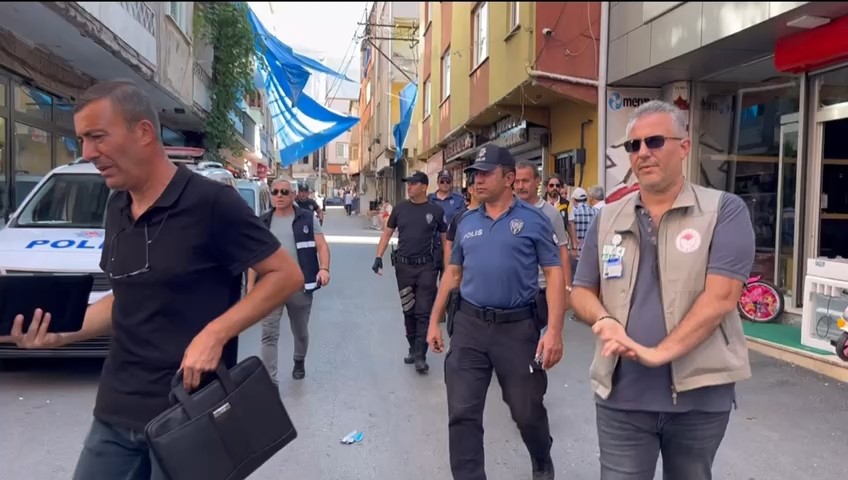 BURSA'DA EMNİYET MÜDÜRLÜĞÜ KOORDİNESİNDE YABANCI UYRUKLU KİŞİLERİN YOĞUN BULUNDUĞU BÖLGEDE