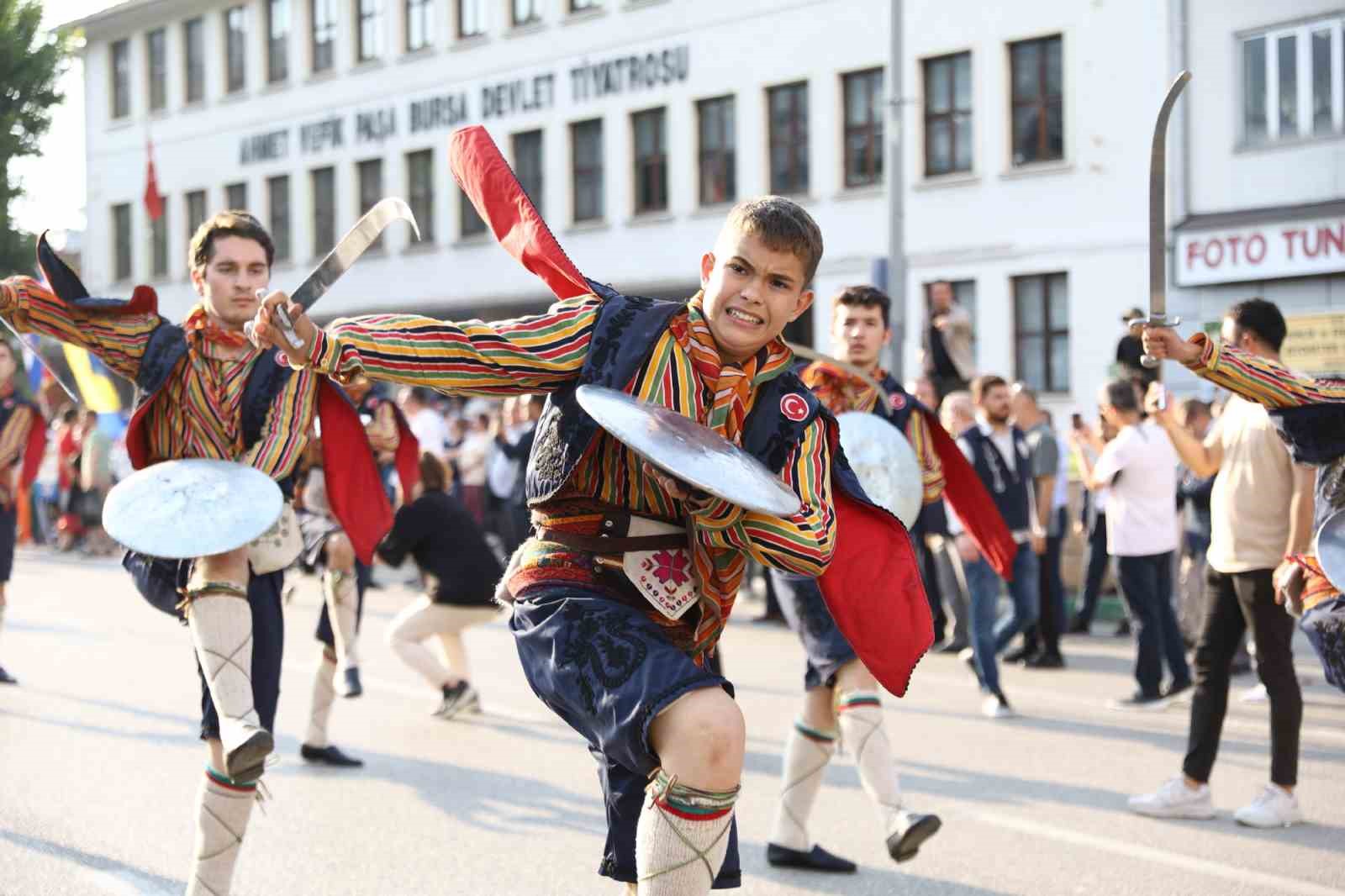 BU YIL 35’İNCİSİ DÜZENLENEN ULUSLARARASI ALTIN KARAGÖZ HALK DANSLARI YARIŞMASI,