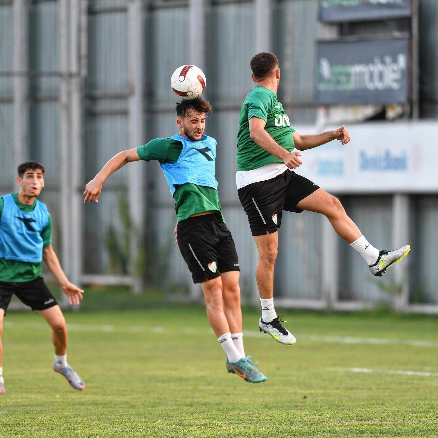 BURSASPOR'DA ÇALIŞMALAR ÖZLÜCE İBRAHİM YAZICI TESİSLERİ'NDE DEVAM EDİYOR.