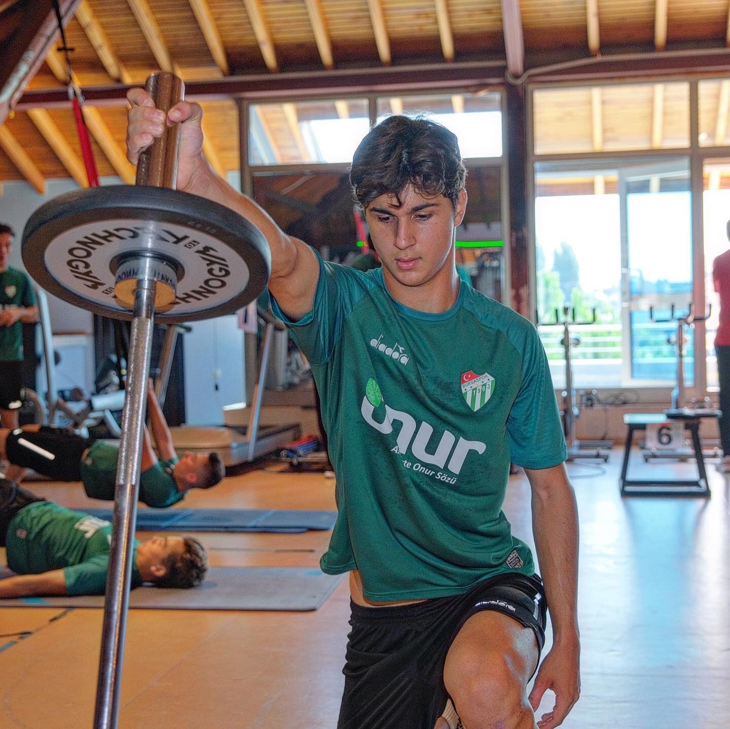 BURSASPOR'DA YENİ SEZON HAZIRLIKLARI BUGÜN SALONDA YAPILAN İDMANLA DEVAM ETTİ.