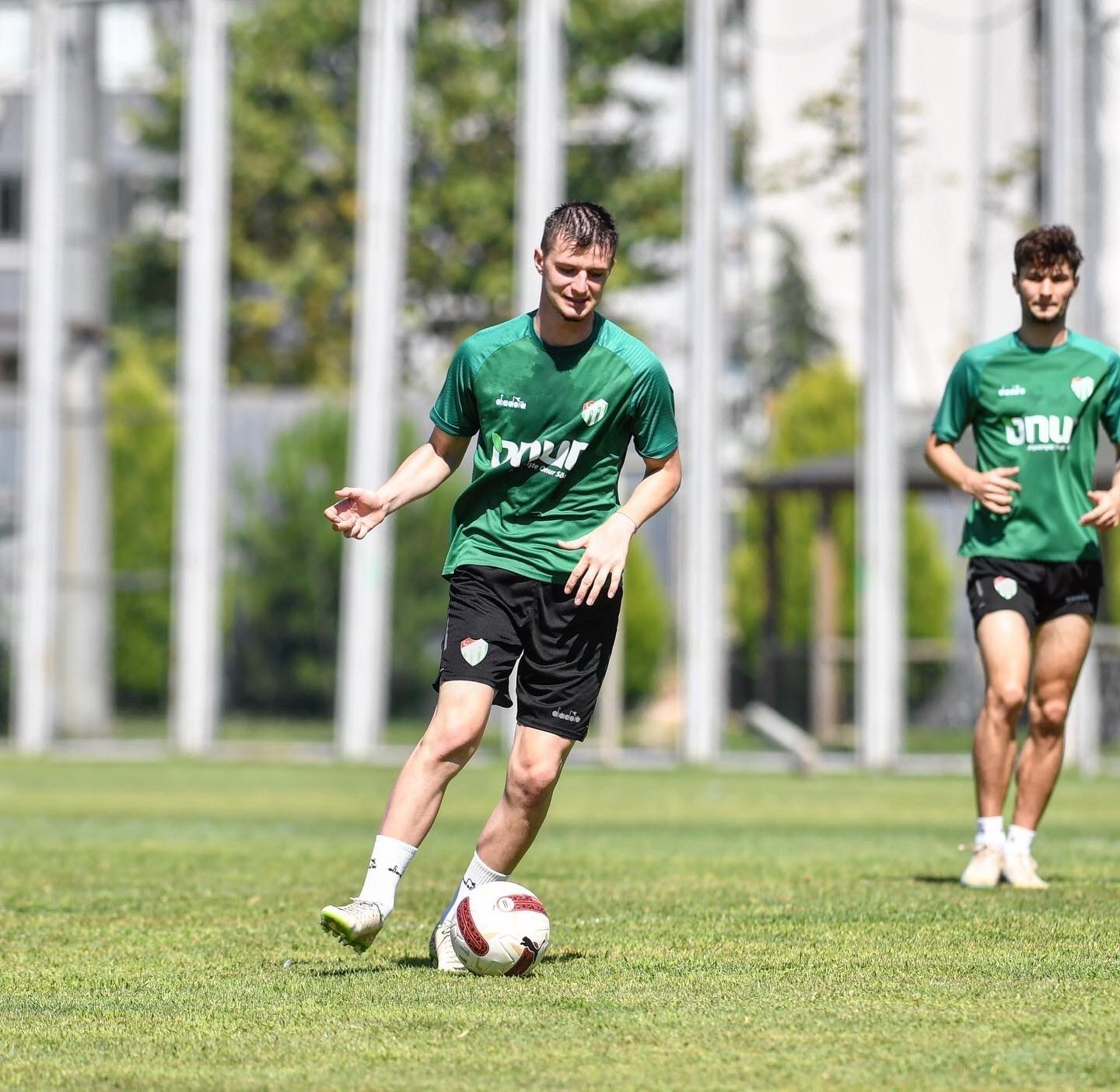 YENİ SEZON HAZIRLIKLARINA TÜM HIZIYLA DEVAM EDEN BURSASPOR’DA BUGÜN İTİBARİYLE