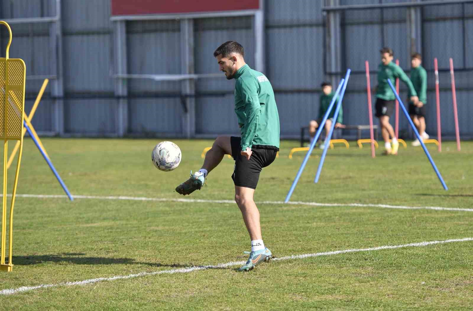 BURSASPOR'DA YENİ SEZON HAZIRLIKLARI YARIN YAPILACAK İDMANLA START ALACAK.