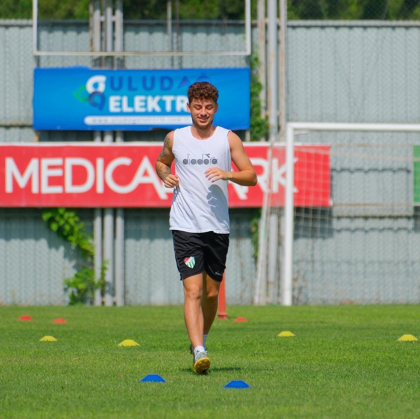 BURSASPORLU FUTBOLCULAR BUGÜNKÜ İDMANDA KENDİLERİNİ ZORLADI.