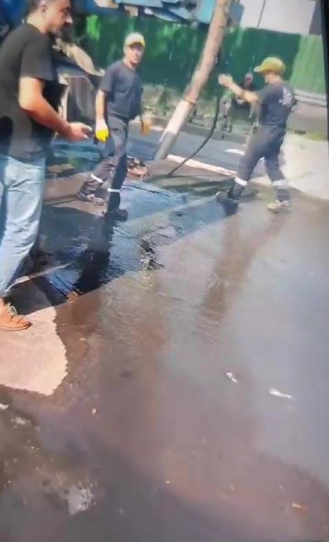 BÜYÜKADA’DA AYA NİKOLA MEVKİİNDE İSKİ ÇALIŞMALARI SIRASINDA YOLA LAĞIM SUYU