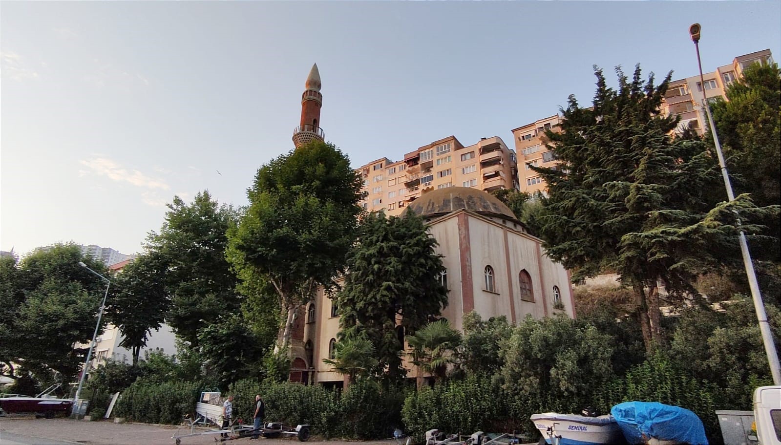 ZUN SÜREDİR RESTORASYON ÇALIŞMALARI NEDENİYLE KAPALI OLAN BALIKPAZARI CAMİİ'NDEN SONRA