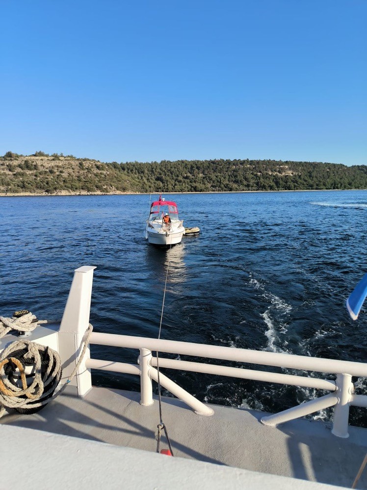 ÇANAKKALE BOĞAZI ŞEHİTLER ABİDESİ ÖNÜNDE MAKİNE ARIZASI NEDENİYLE İÇİNDE 1