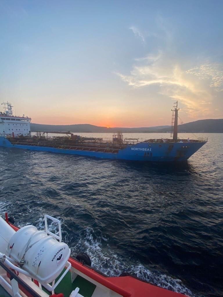 ÇANAKKALE BOĞAZI’NDAN GEÇEN 109 METRE UZUNLUĞUNDAKİ ‘NORTHSEA 1’ İSİMLİ TANKER