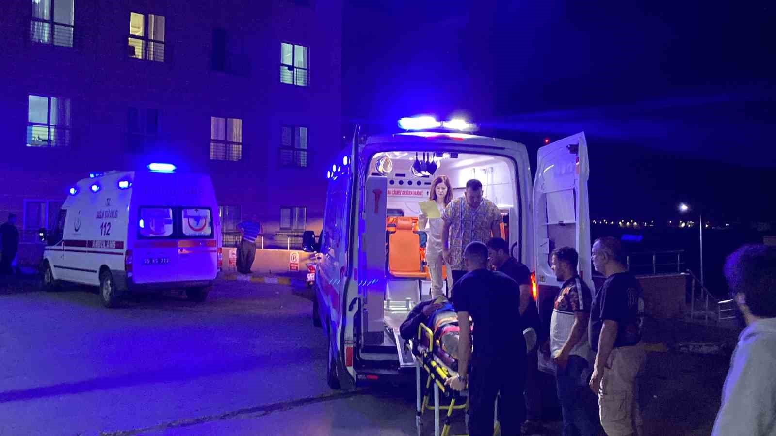 ÇORLU’DA MOTO KURYELER BİRBİRİNE GİRDİ: 2 YARALI