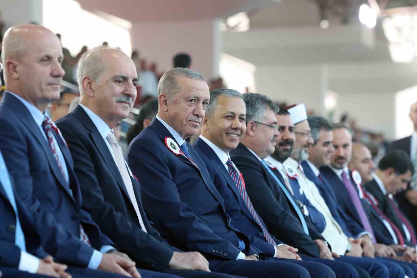 CUMHURBAŞKANI RECEP TAYYİP ERDOĞAN, “TÜRKİYE'YE UZANAN KİRLİ ELLERİ NEREDE OLURSA