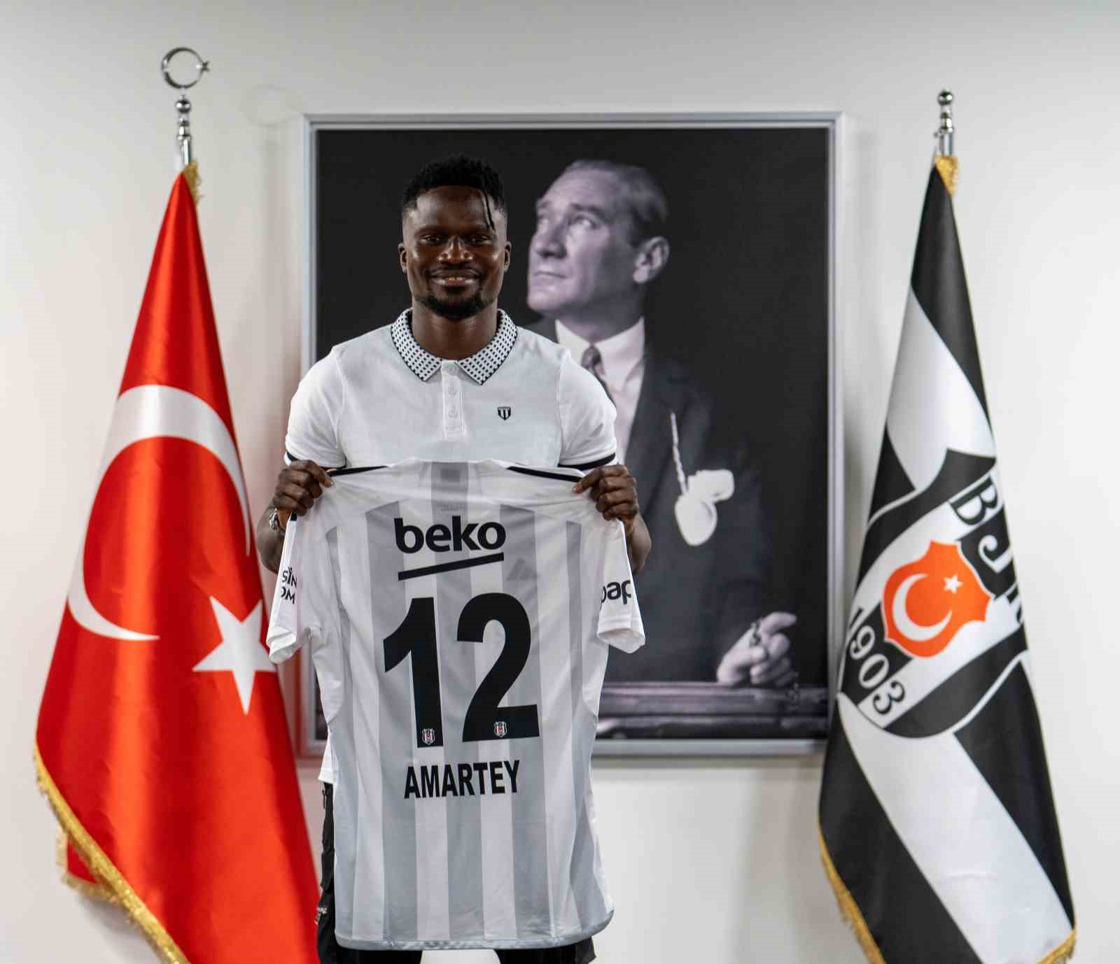 BEŞİKTAŞ, GANALI FUTBOLCU DANİEL AMARTEY'İ KADROSUNA KATTI.