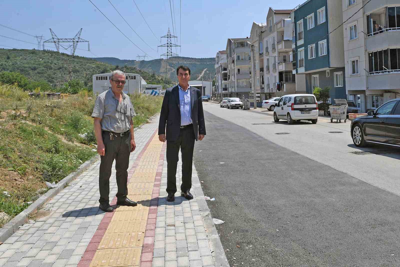 OSMANGAZİ BELEDİYESİ, DEMİRTAŞ BARBAROS MAHALLESİ’NDEKİ SOKAKLARDA BORDÜR VE TRETUVAR ÇALIŞMASI