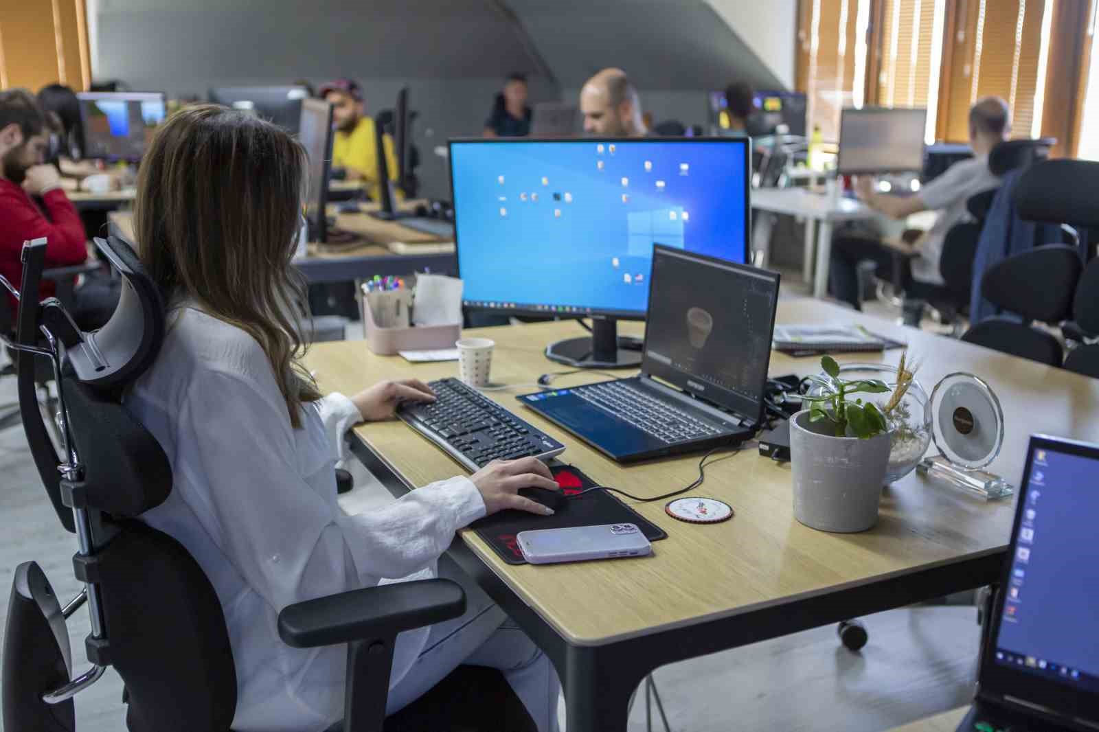 TÜRKİYE’NİN HEM MOBİL HEM DE PC KONSOL BAĞIMSIZ GELİŞTİRİCİLİĞİ TARAFINDA