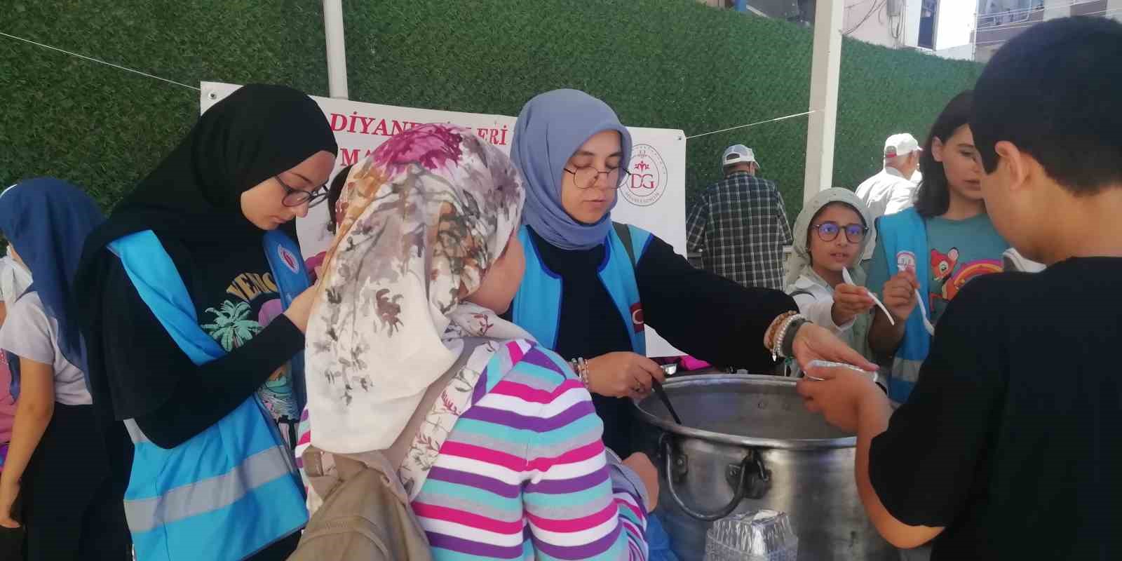 DİYANET GENÇLİK MERKEZİNDEN AŞURE HAYRI