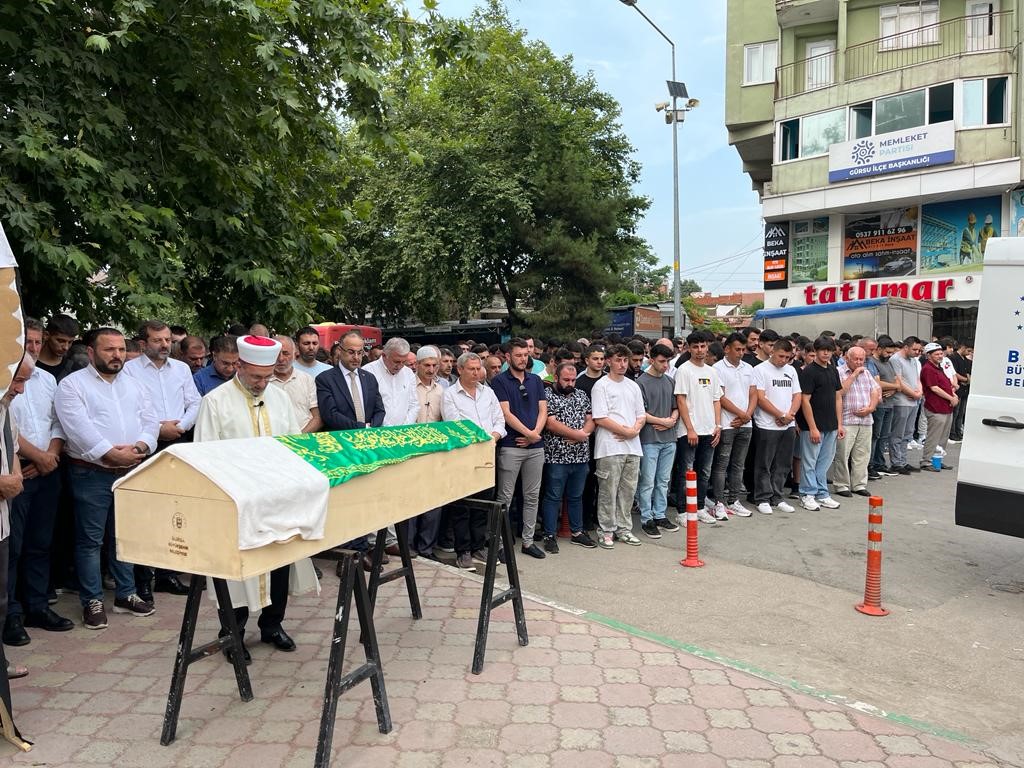 BURSA’DA OTOBANDA HIZLA GELEN MOTOSİKLETİN ÇARPTIĞI YAYA KADIN VE DOĞUM