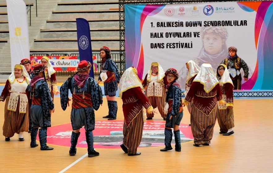 DOWN SENDROMLU ÇOCUKLAR YETENEKLERİNİM GÖSTERDİ