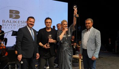 Muazzez Ersoy’dan Balıkesir’e övgü