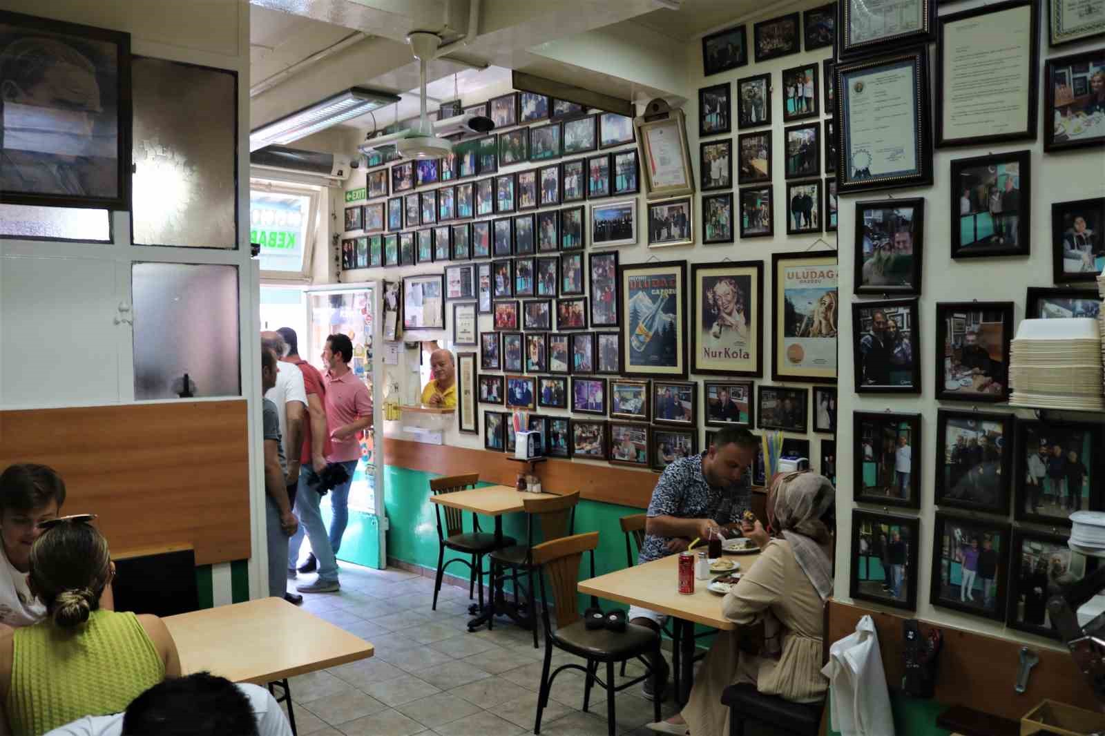 BURSA'DA ARA SOKAKTA SALAŞ BİR MEKANDA DÜNYA EFSANELERİ ARASINA GİREN