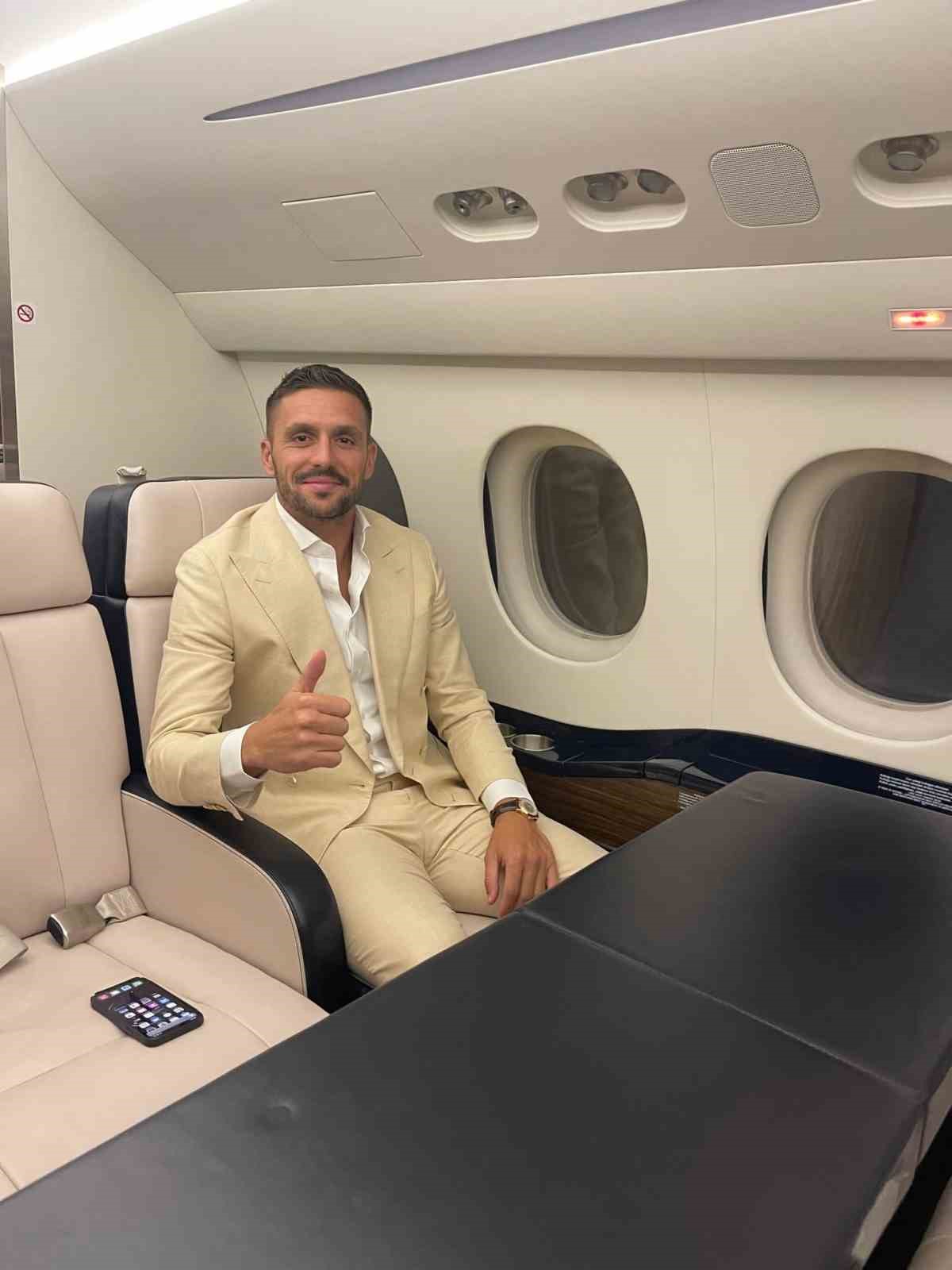 FENERBAHÇE, AJAX İLE YOLLARINI AYIRAN 34 YAŞINDAKİ SIRP OYUNCU DUSAN