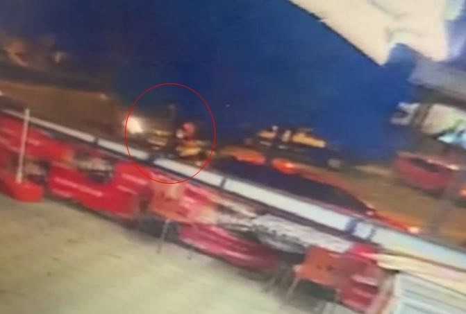 EHLİYETSİZ SÜRÜCÜNÜN MOTOSİKLET İLE ÇARPIŞTIĞI KAZA KAMERADA