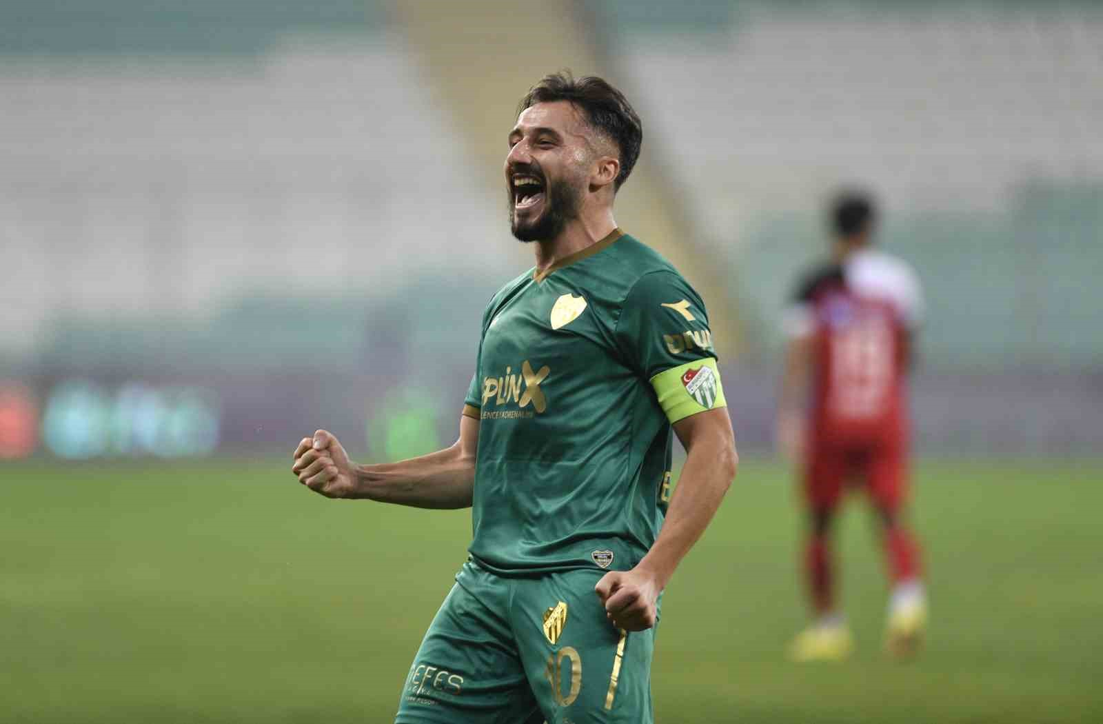 ENVER CENK ŞAHİN, BURSASPOR'A VEDA ETTİ.