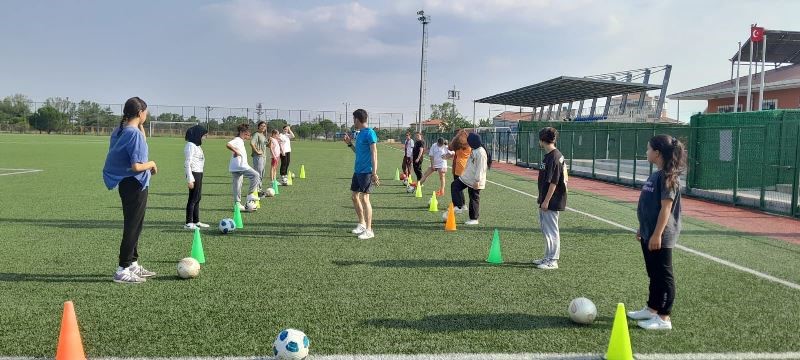 TEKİRDAĞ’IN ERGENE İLÇESİNDE KADIN FUTBOLU PROJESİ BAŞLADI.