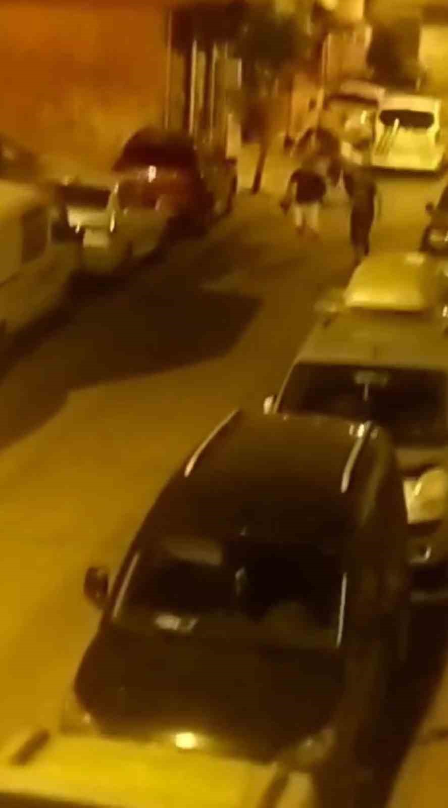 ESENLER'DE POLİSLER KAÇAK GÖÇMENLERE YÖNELİK OPERASYON DÜZENLEDİ. POLİSLERİN GELDİĞİNİ FARK