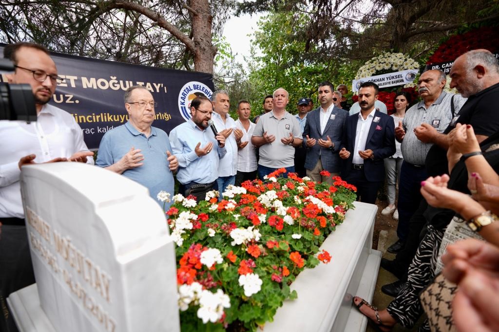 ESKİ BAKAN MEHMET MOĞULTAY KABRİ BAŞINDA ANILDI