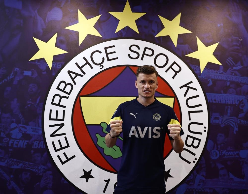 GEÇTİĞİMİZ SEZON FENERBAHÇE'YE KİRALIK OLARAK GELEN KUZEY MAKEDONYALI OYUNCU EZGJAN
