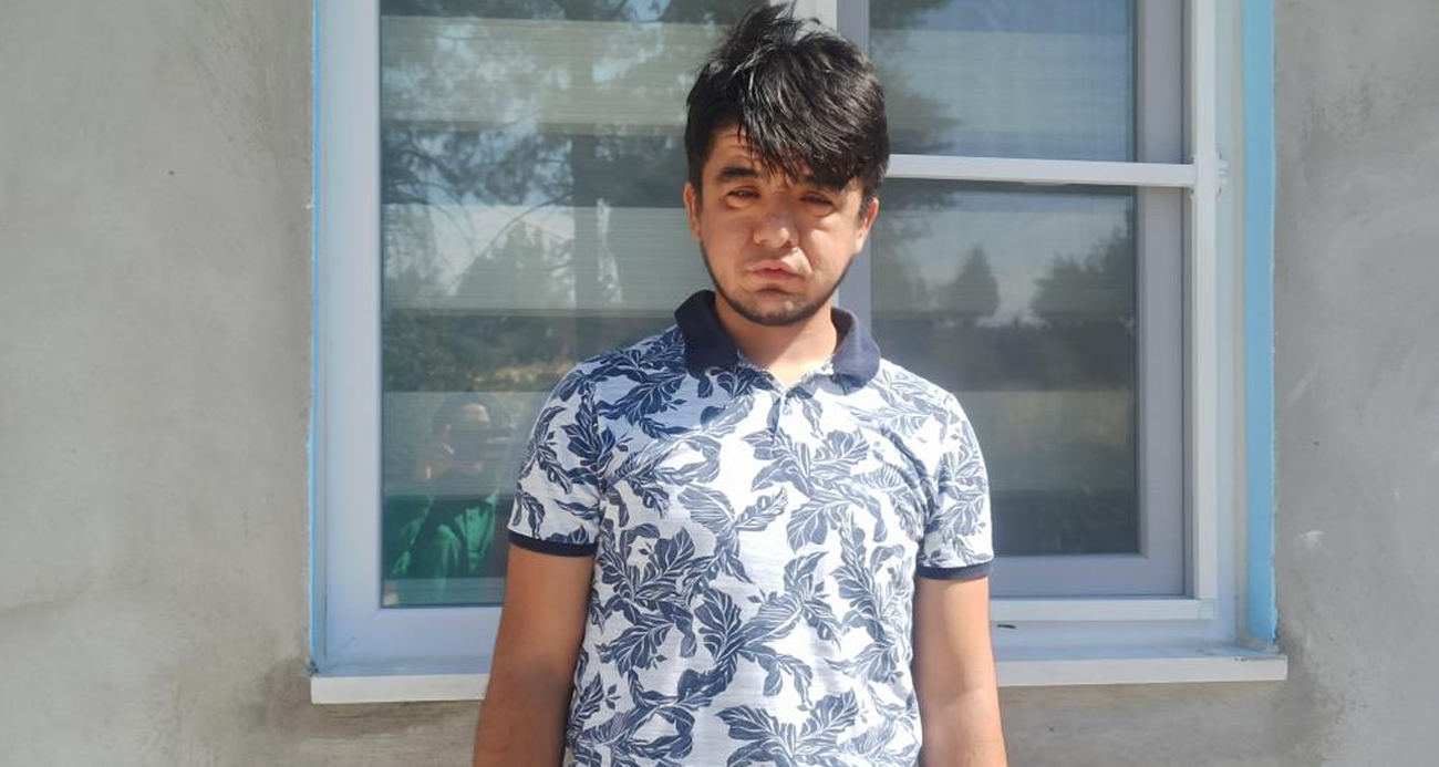 Kahramanmaraş’ta yaşayan, 40 yaşında gibi görünen 20 yaşındaki Enes Cenneter,