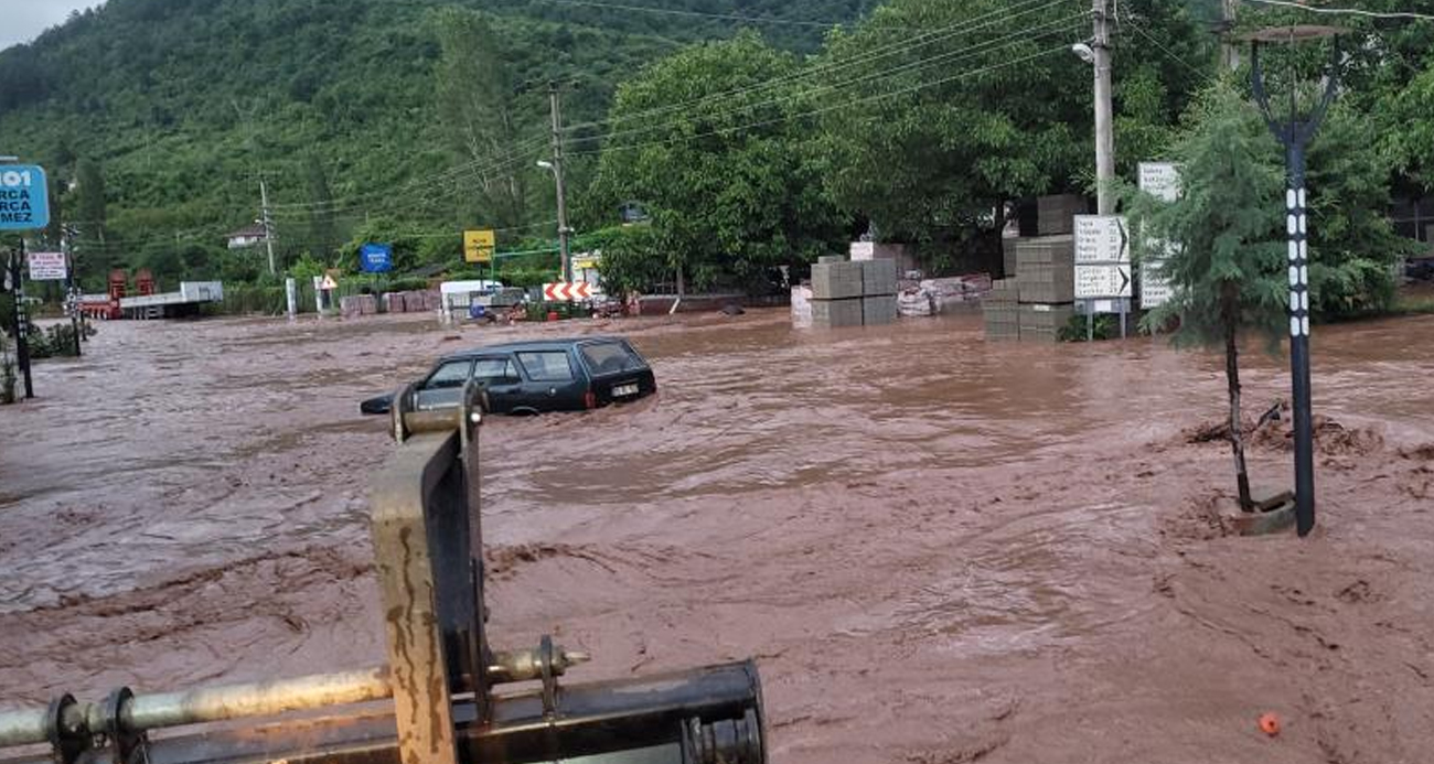 Kastamonu’nun Cide ilçesinde etkili şiddetli olan yağış sebebiyle 3 mahalledeki