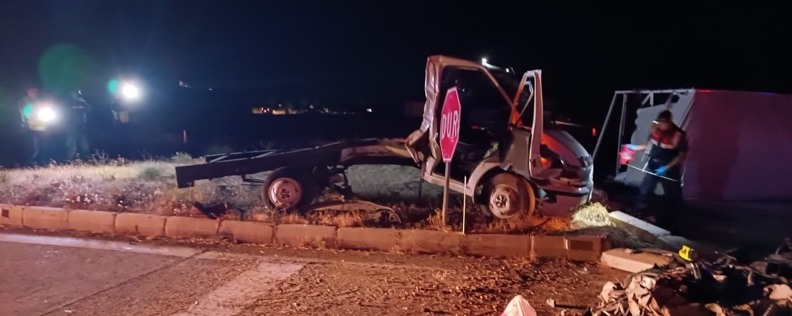 Feci kazada 2 ölü, 3 yaralı KIRŞEHİR’DE GECE SAATLERİNDE MEYDANA GELEN TRAFİK KAZASINDA 2 KİŞİ HAYATINI