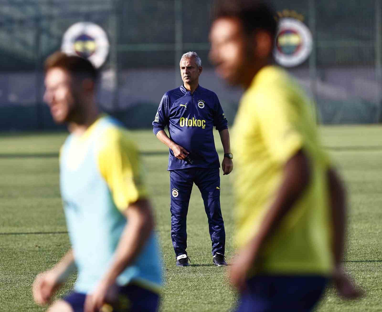 FENERBAHÇE, YENİ SEZON HAZIRLIKLARINA AKŞAM SAATLERİNDE YAPTIĞI GÜNÜN İKİNCİ ANTRENMANIYLA