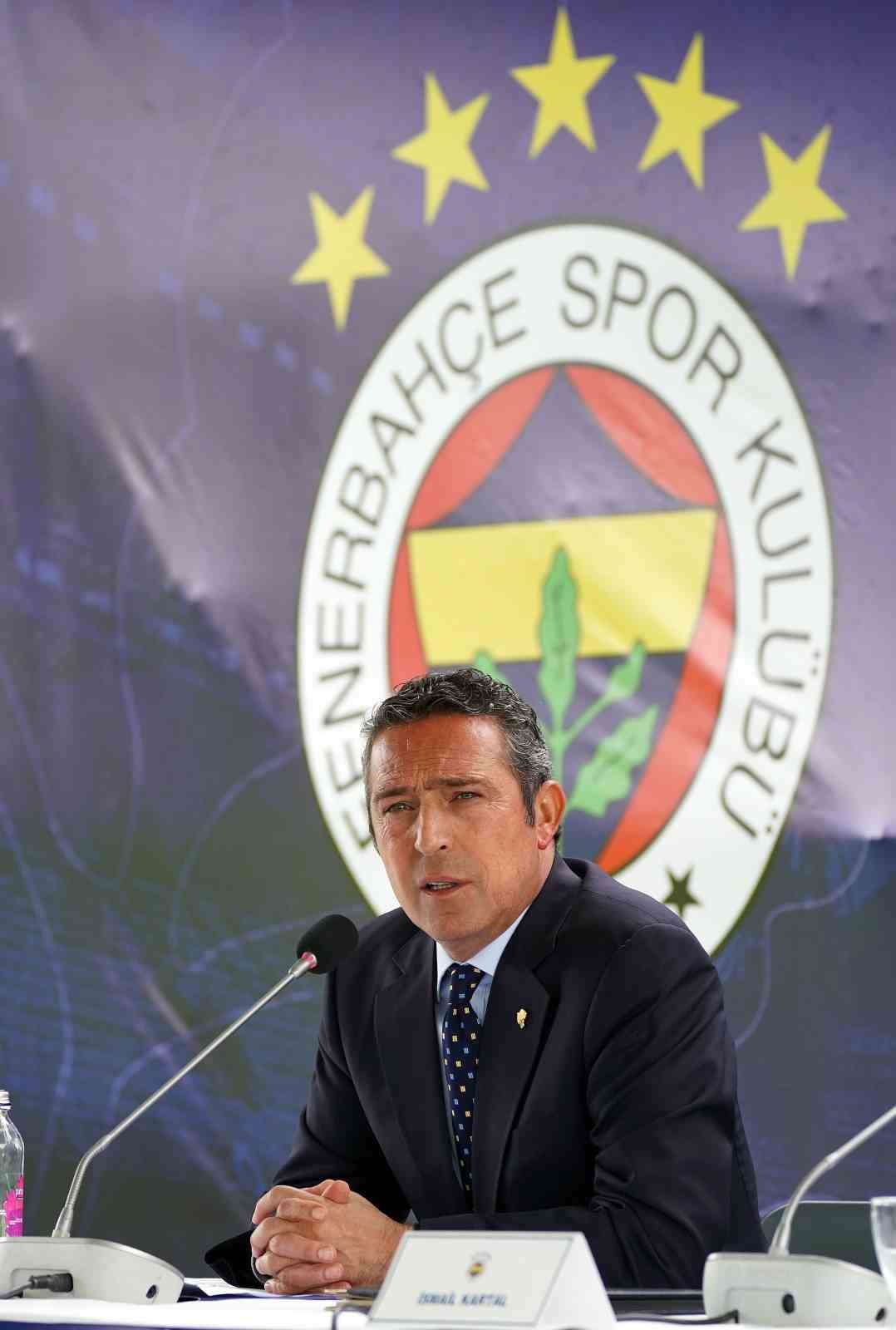 Fenerbahçe Başkanı Ali Koç: “5 yıldızlı formamızla sahada olacağız. Logomuzu böyle tescil ettirdik” FENERBAHÇE BAŞKANI ALİ KOÇ: "5 YILDIZLI FORMAMIZLA SAHADA OLACAĞIZ. LOGOMUZU