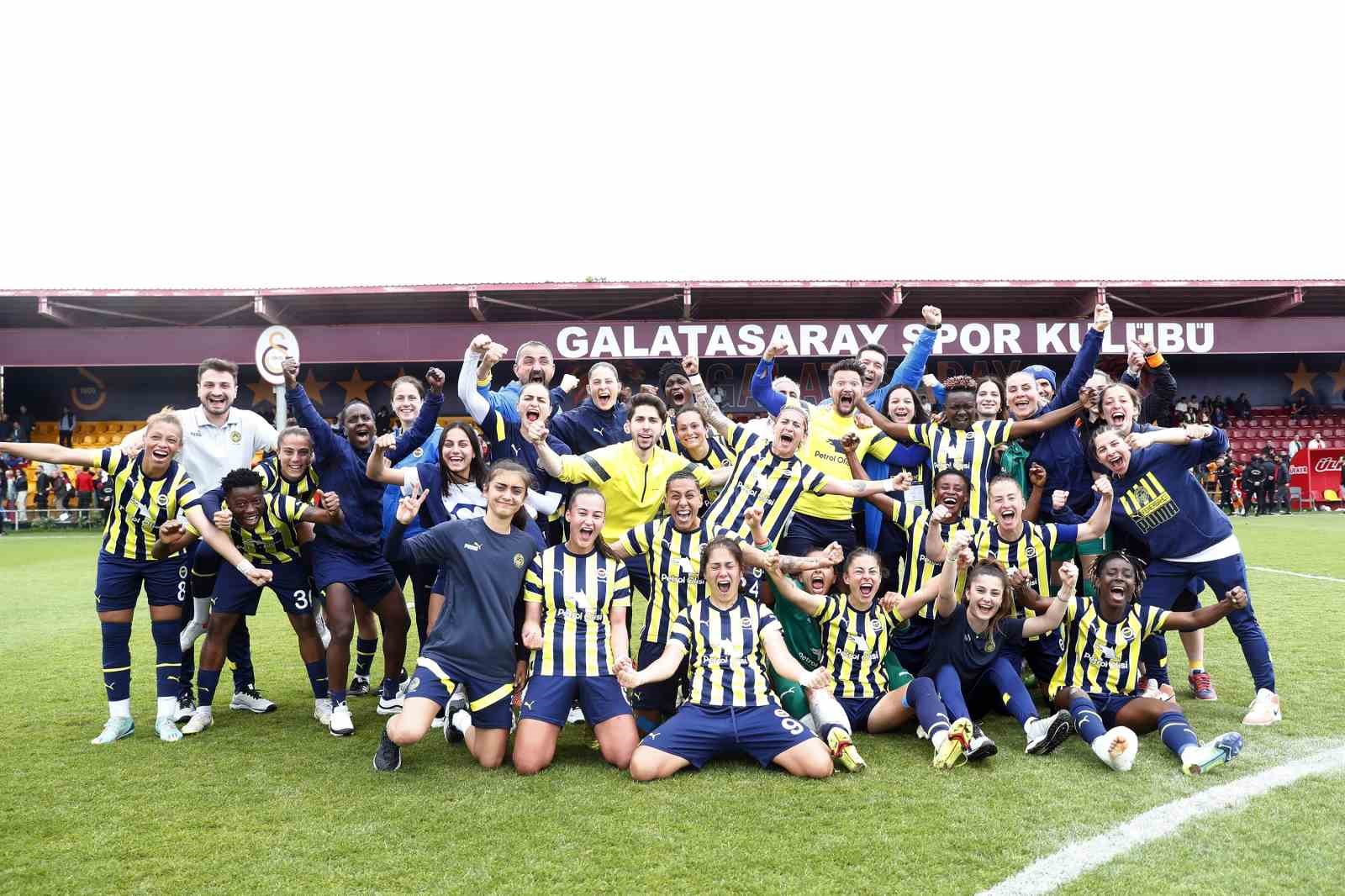 FENERBAHÇE KADIN FUTBOL TAKIMI YENİ SEZON KADRO PLANLAMASI ÇERÇEVESİNDE 13