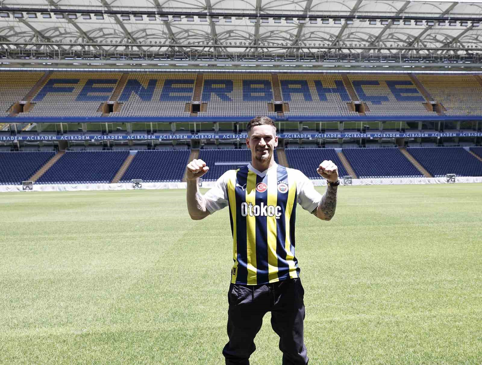 FENERBAHÇE, İNGİLİZ FUTBOLCU RYAN KENT’İ 4 YILLIĞINA KADROSUNA KATTI. 26