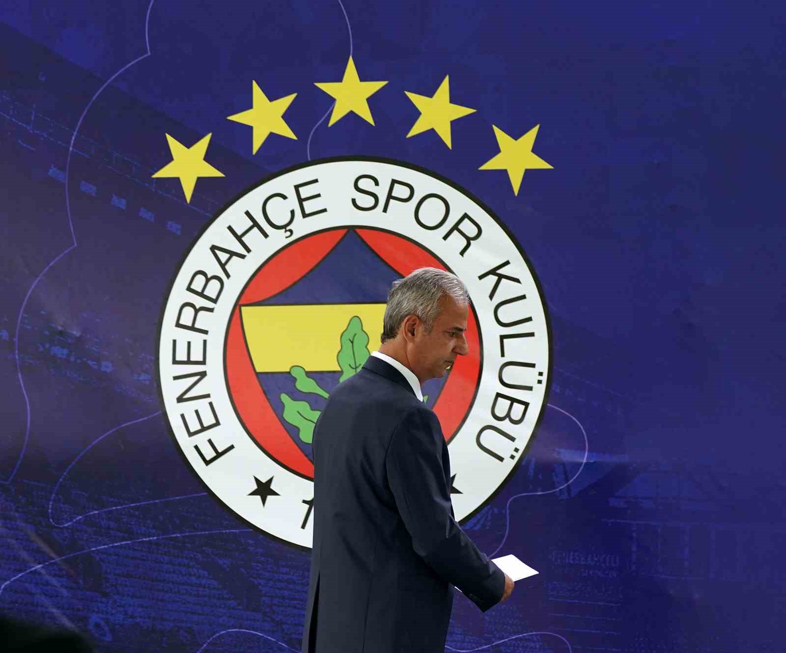 Fenerbahçe Teknik Direktörü İsmail Kartal: “Camianın beklentisinin farkındayım. Birlik olursak sezonu en güzel şekilde bitireceğiz” FENERBAHÇE TEKNİK DİREKTÖRÜ İSMAİL KARTAL: "CAMİANIN BEKLENTİSİNİN FARKINDAYIM. BİRLİK OLURSAK