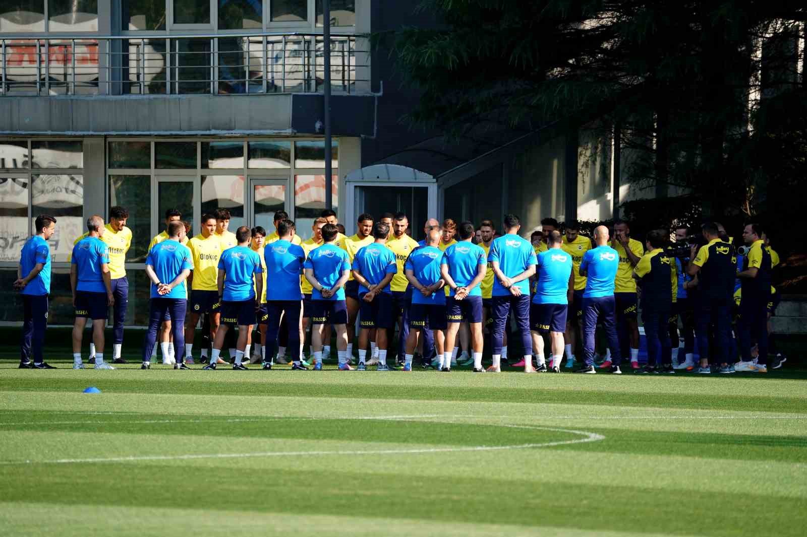 FENERBAHÇE, 2023-2024 SEZONU HAZIRLIKLARINA BUGÜN YAPTIĞI ANTRENMANLA BAŞLADI. YENİ SEZON