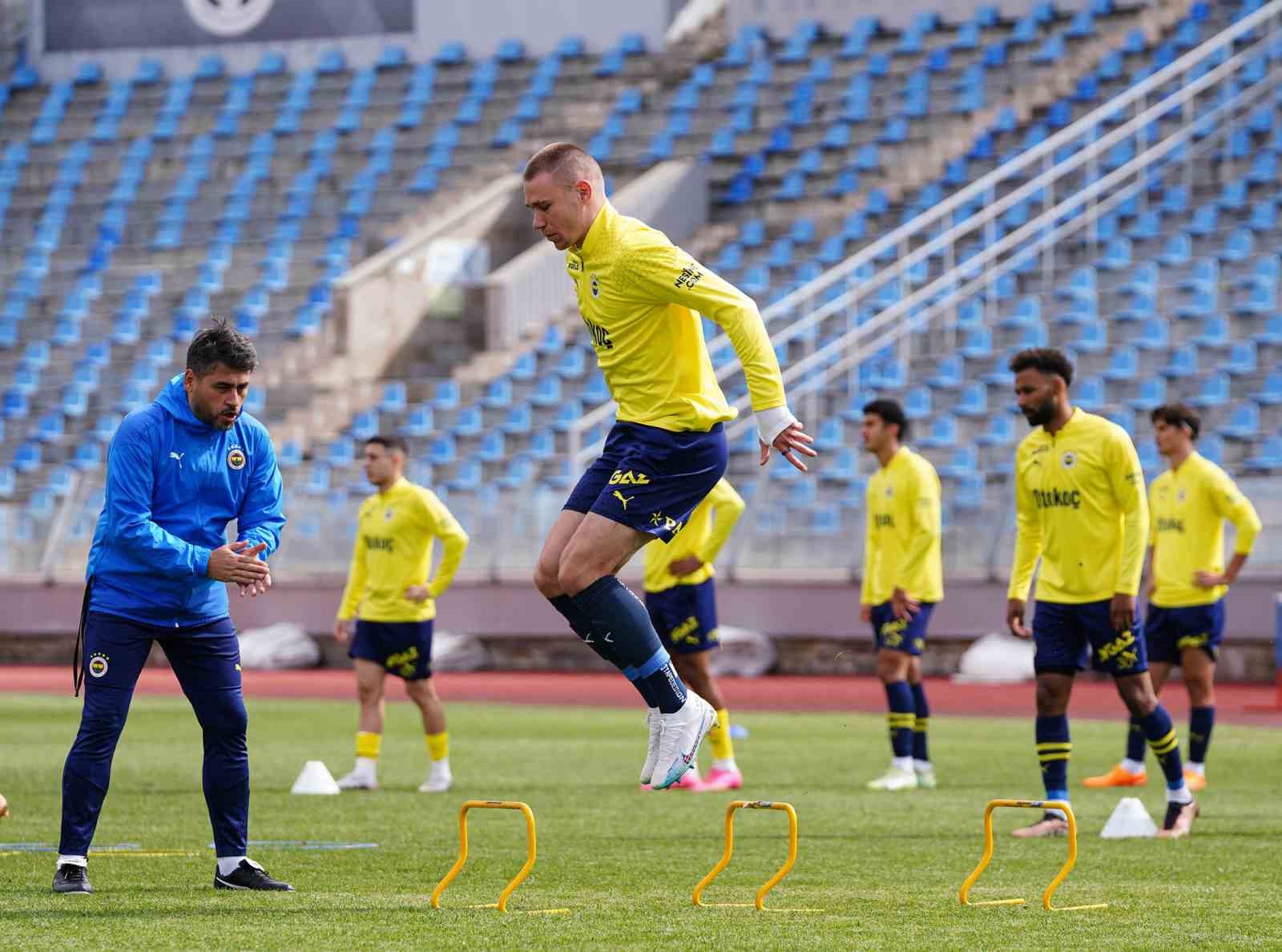 YENİ SEZON HAZIRLIKLARINA RUSYA’DA DEVAM EDEN FENERBAHÇE, HAZIRLIKLARINI SABAH SAATLERİNDE