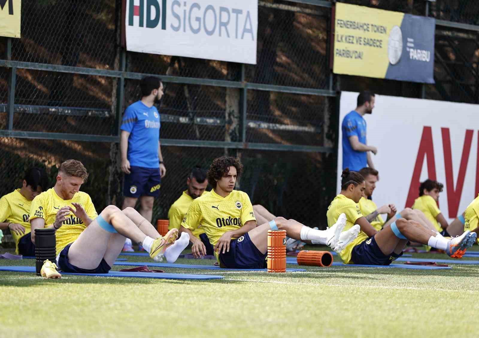 FENERBAHÇE, 2023-2024 SEZONU HAZIRLIKLARINI BUGÜN SABAH SAATLERİNDE YAPTIĞI GÜNÜN İLK