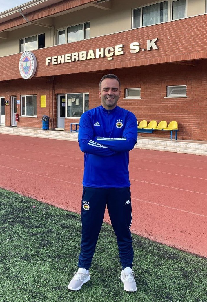 FENERBAHÇE, U19 FUTBOL TAKIMI'NIN BAŞINA ESKİ FUTBOLCUSUSU SEMİH ŞENTÜRK’ÜN GETİRİLDİĞİNİ