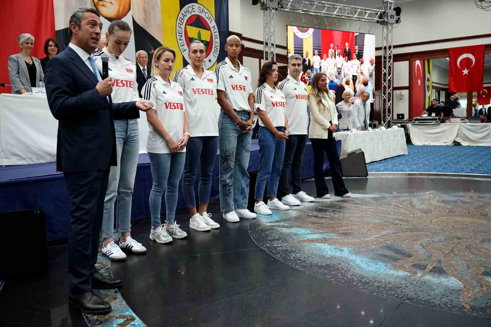 FIVB MİLLETLER LİGİ’NDE ŞAMPİYON OLAN KADIN VOLEYBOL MİLLİ TAKIMI’NIN FENERBAHÇELİ