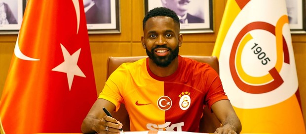GALATASARAY, CEDRİC BAKAMBU İLE 2 YILLIK SÖZLEŞME İMZALANDIĞINI AÇIKLADI. SARI-KIRMIZILILAR
