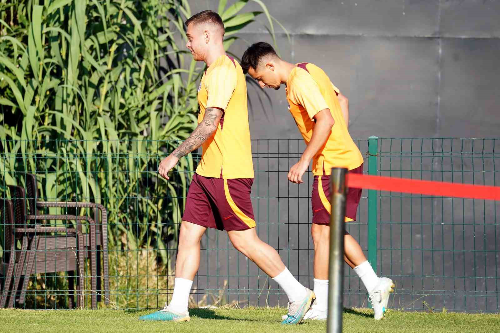 GALATASARAY 2023-2024 SEZONU HAZIRLIKLARINI YAPTIĞI ANTRENMANLA SÜRDÜRDÜ.