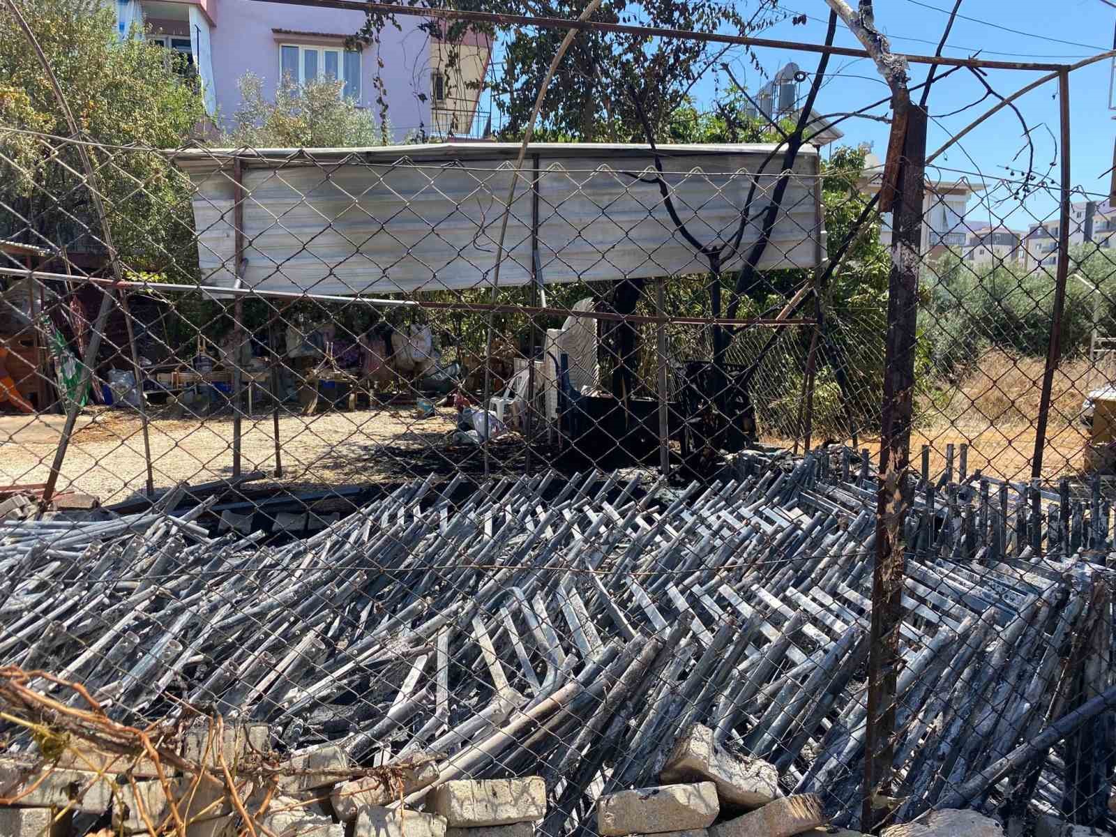 Geleceğim’ dediği masa ve sandalyeleri gözü önünde küle döndü ANTALYA'NIN SERİK İLÇESİNDE SERİK İLÇESİNE BAĞLI KÖKEZ MAHALLESİNDE MEYDANA GELEN
