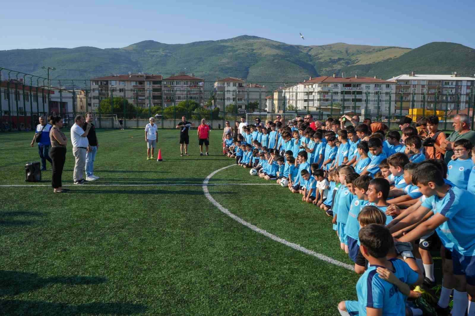 TÜRKİYE’NİN SAYILI ALTYAPI KULÜPLERİNDEN BİRİ OLAN VE HER YIL YÜZLERCE