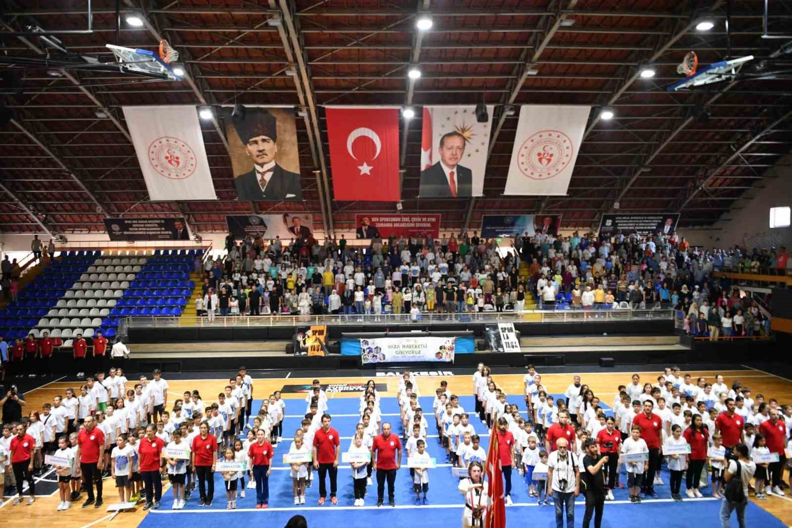 Gençler yazın spora doyacak BALIKESİR VALİLİĞİ ÖNCÜLÜĞÜNDE BALIKESİR GENÇLİK VE SPOR İL MÜDÜRLÜĞÜ, AİLE