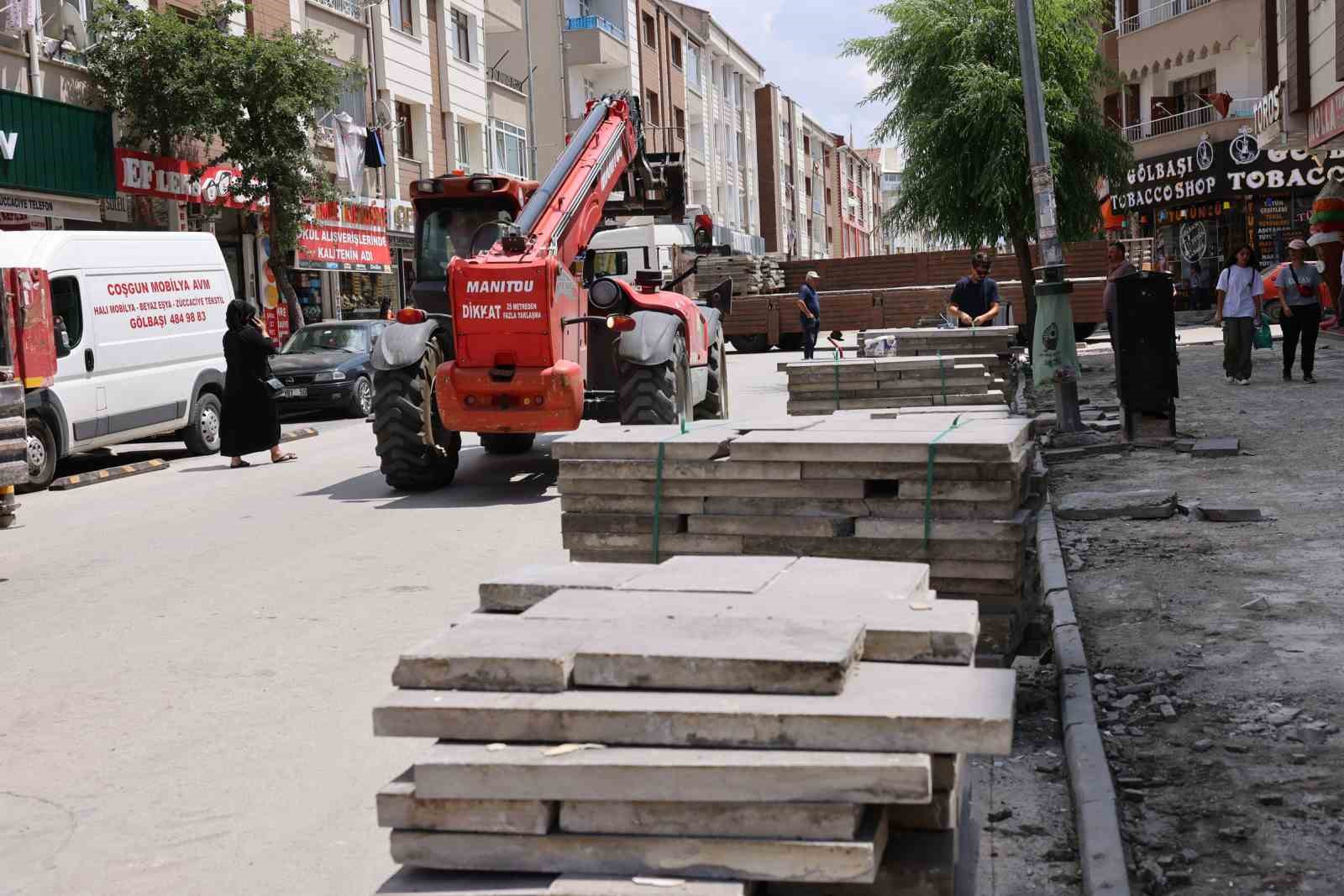 ANKARA GÖLBAŞI BELEDİYESİ FEN İŞLERİ MÜDÜRLÜĞÜ EKİPLERİNİN CEMAL GÜRSEL CADDESİ’NDE