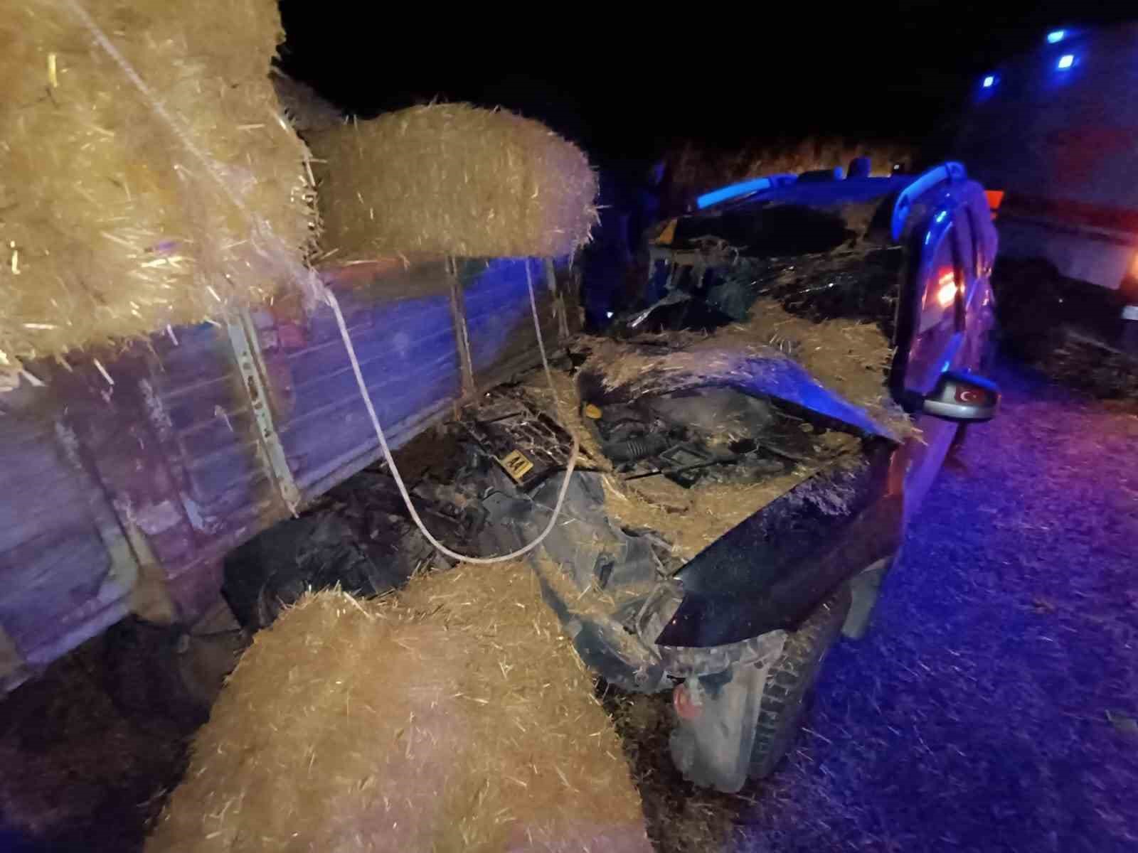 Gönen’de otomobil traktöre arkadan çarptı, 2 kişi yaralandı GÖNEN'DE TRAKTÖRE ARKADAN ÇARPAN OTOMOBİLDE BULUNAN 2 KİŞİ YARALANDI