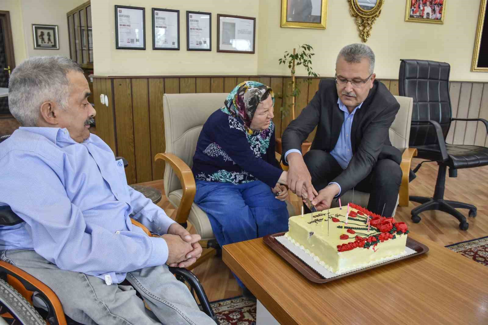 BURSA’NIN KARACABEY İLÇESİNDE YAŞAYAN GÖRME ENGELLİ ZEYNEP KARAKUŞ, 59'UNCU YAŞINI